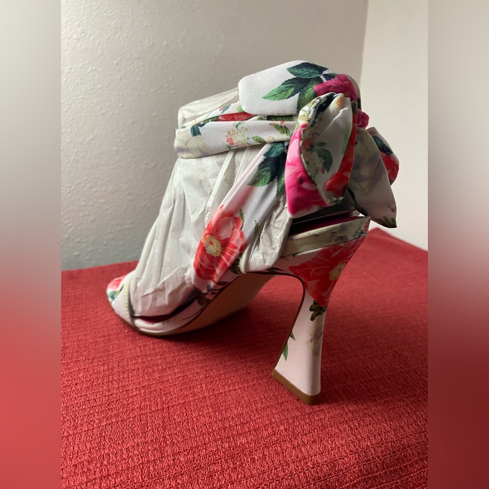 NWT..NINE WEST WRAP HIGH HEEL SANDALS